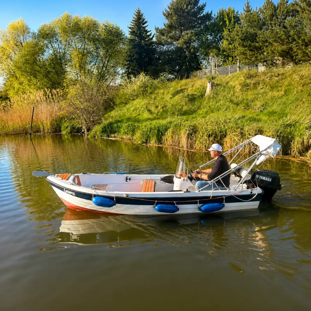 Łódź motorowa Laura – wynajem na Odrze, Port Uraz